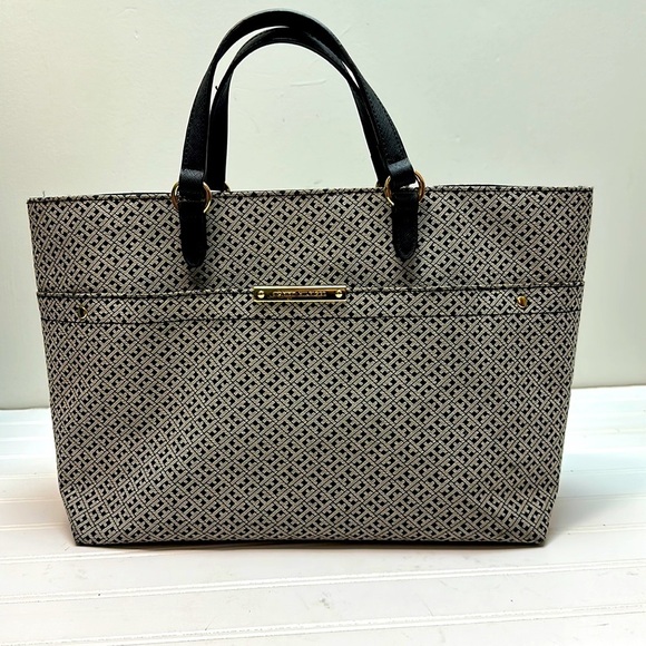 Tommy Hilfiger tote - Picture 1 of 11